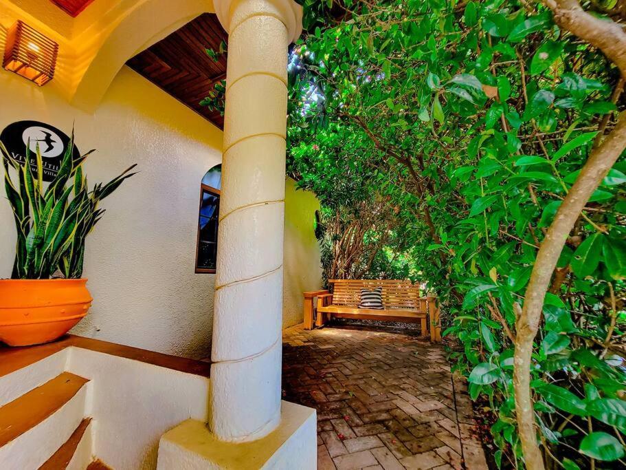 Vive Utila - Bed & Breakfast エクステリア 写真