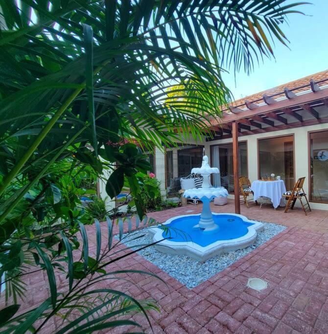 Vive Utila - Bed & Breakfast エクステリア 写真