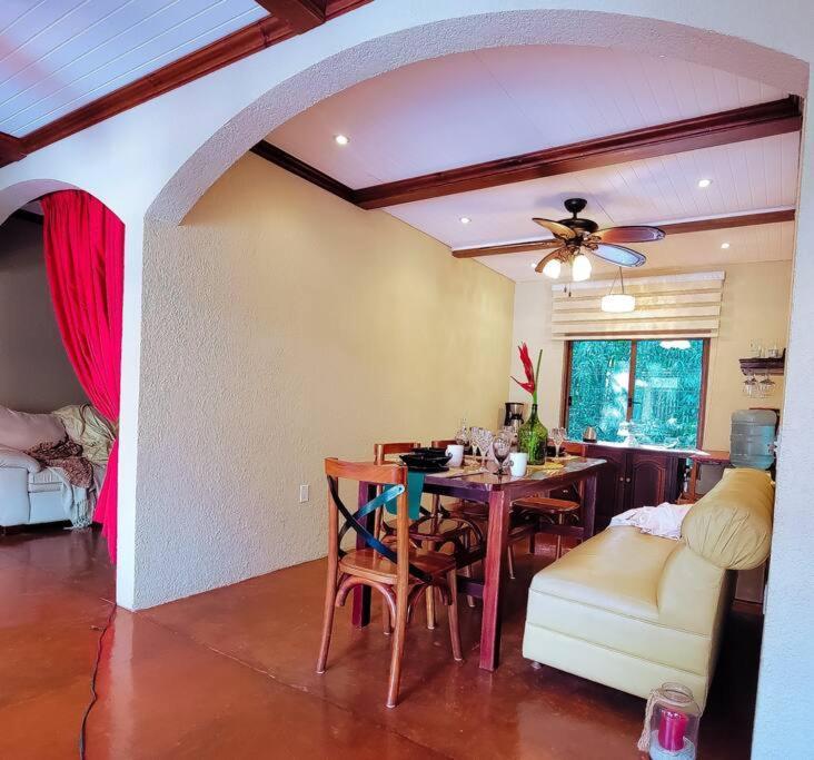Vive Utila - Bed & Breakfast エクステリア 写真