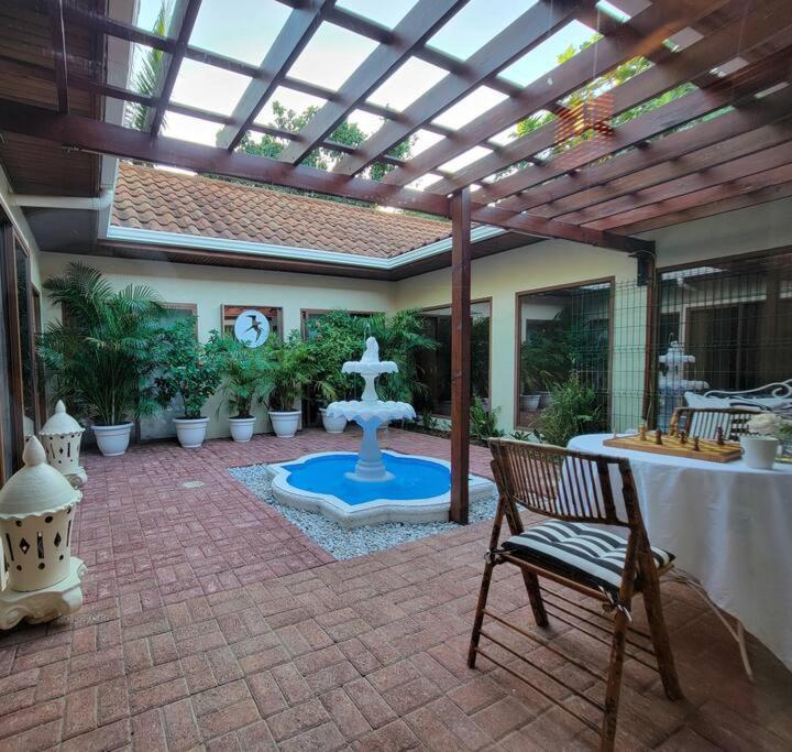 Vive Utila - Bed & Breakfast エクステリア 写真