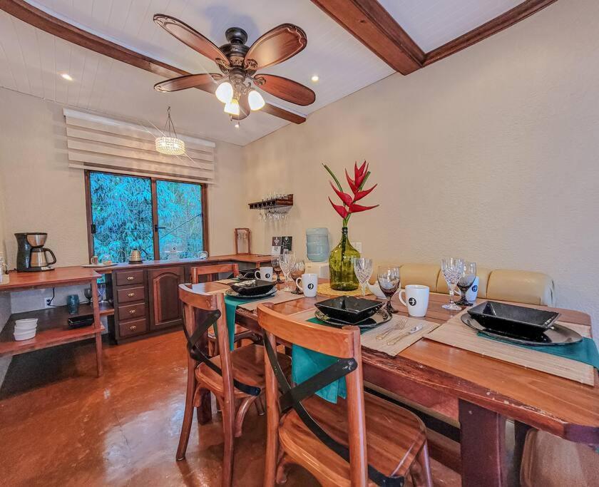 Vive Utila - Bed & Breakfast エクステリア 写真