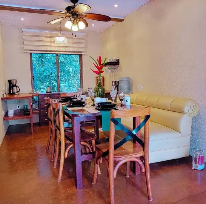 Vive Utila - Bed & Breakfast エクステリア 写真