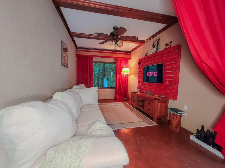 Vive Utila - Bed & Breakfast エクステリア 写真